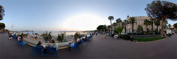 La Croisette au niveau du Carlton