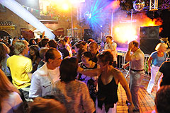 Grand bal de la fête de la Saint-Julien 2008 à Biot village